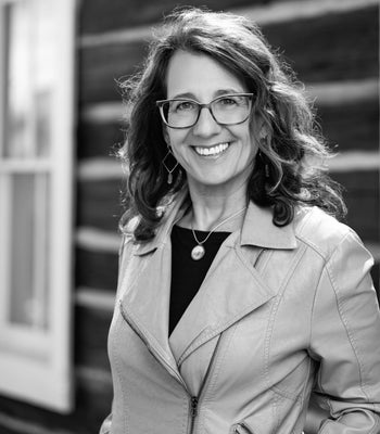 Portrait of Dina Sanchez, Broker / Partner.